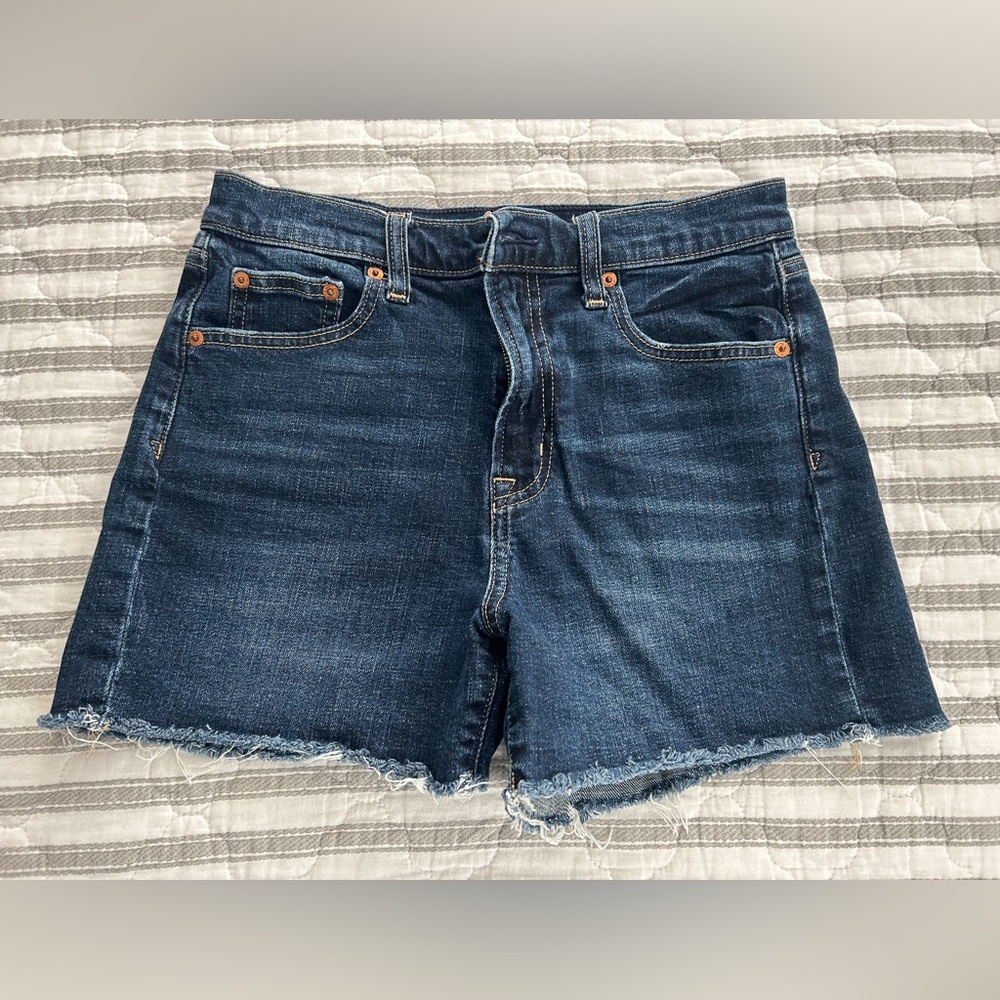 EUC Gap High Rise 4 inch Shorts size 27/4